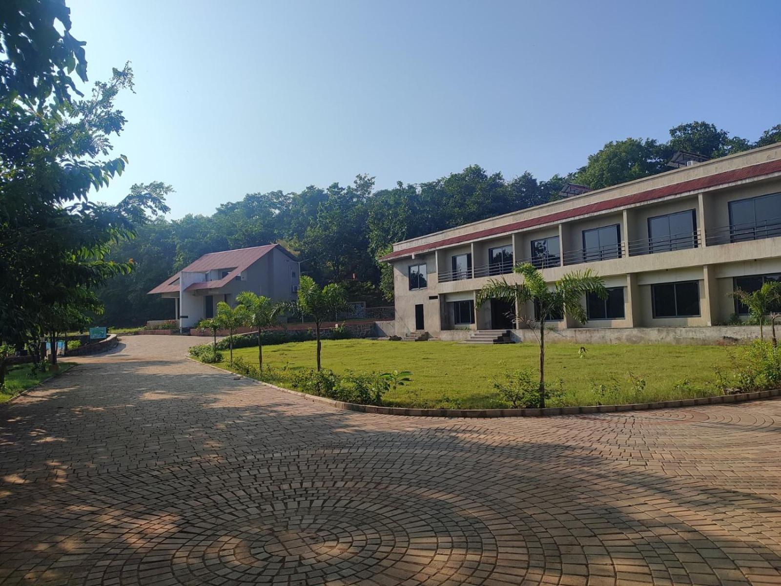 Vits Roccia Hill Resort And Adventure Park, Navapur Songadh Zewnętrze zdjęcie